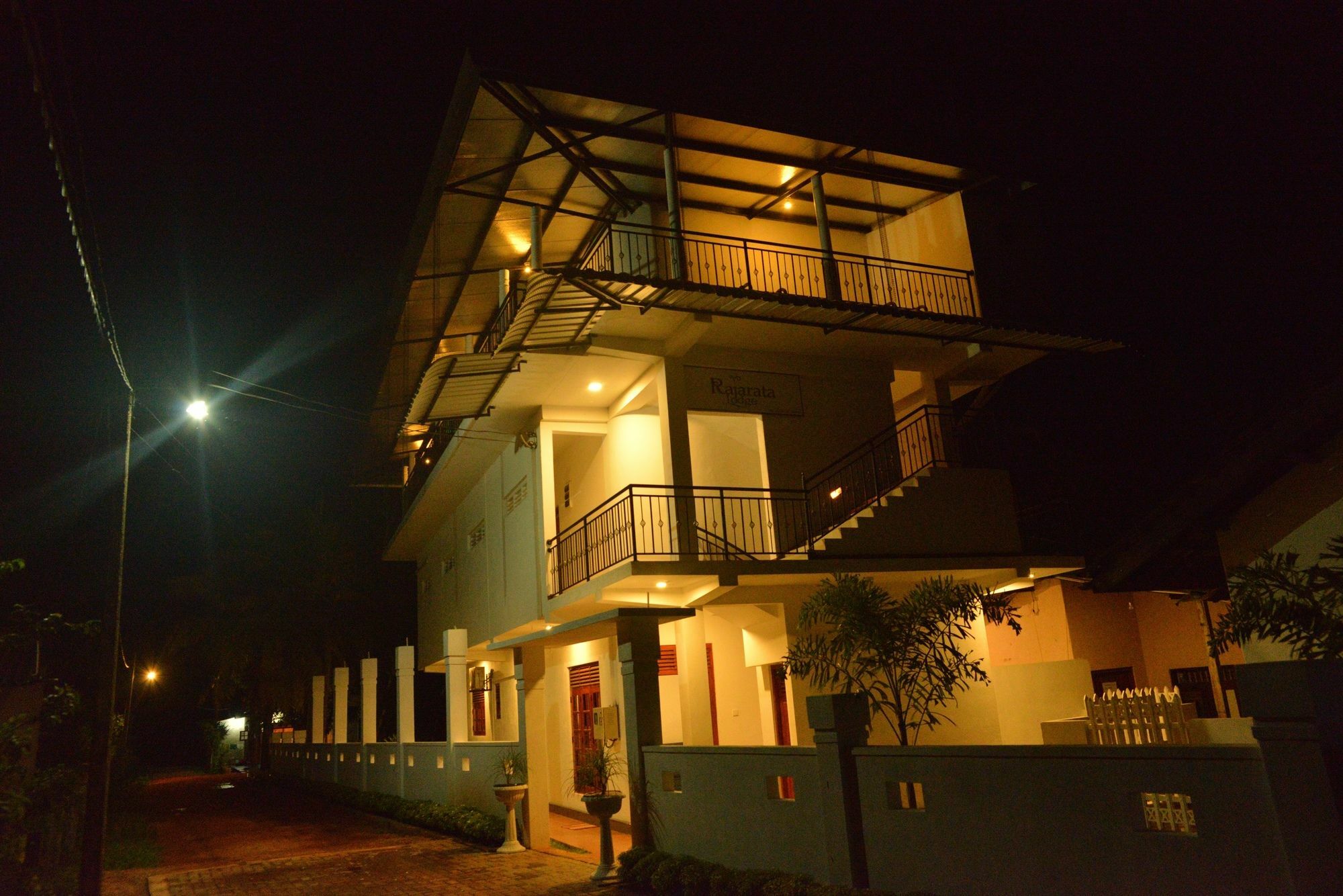 Rajarata Family Resort Anuradhapura Exteriör bild